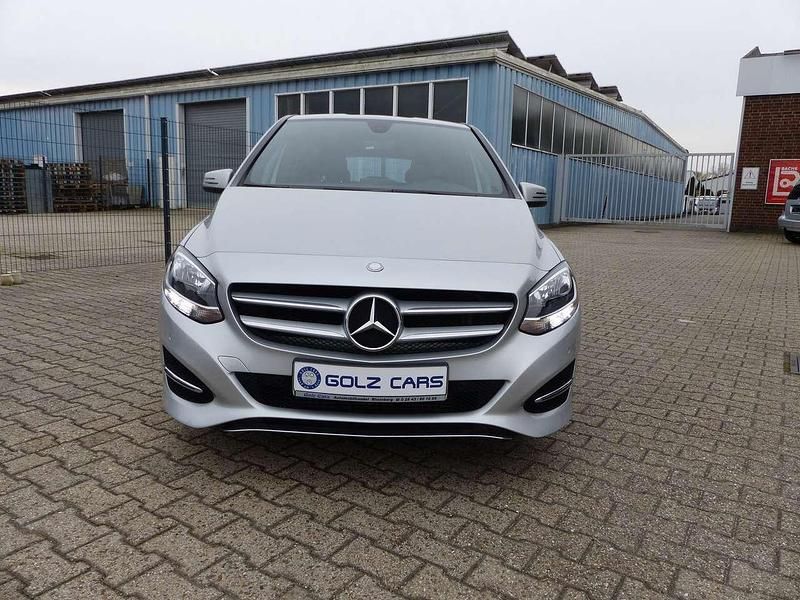 Gebraucht Mercedes B180 122 PS (89 kW) 2016 Polarsilber  metalliclack Van / Kleinbus