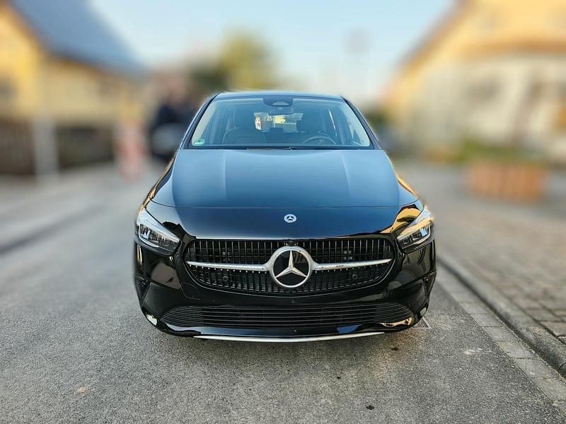 Gebraucht Mercedes B200 Advanced Plus 163 PS (119 kW) 2024 Schwarz Van / Kleinbus