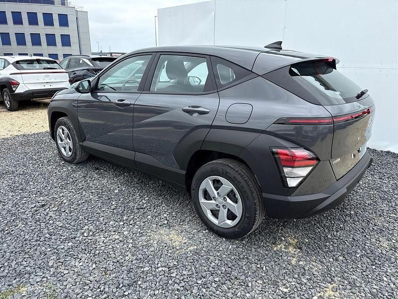 Neu Hyundai Kona Style 99 PS (72 kW) 2025 Ecotronic gray pearl pe2 SUV