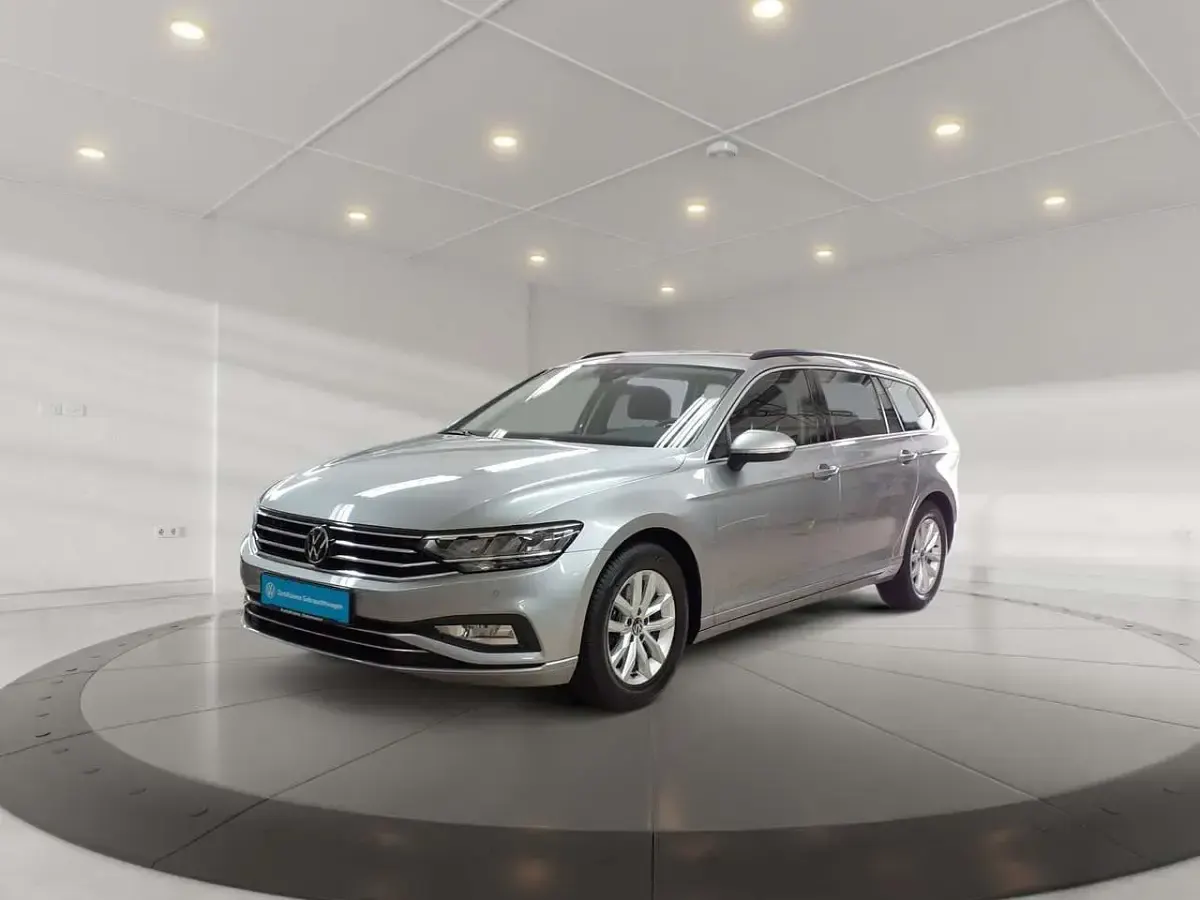 Gebraucht VW Passat Business 150 PS (110 kW) 2023 Silber Kombi