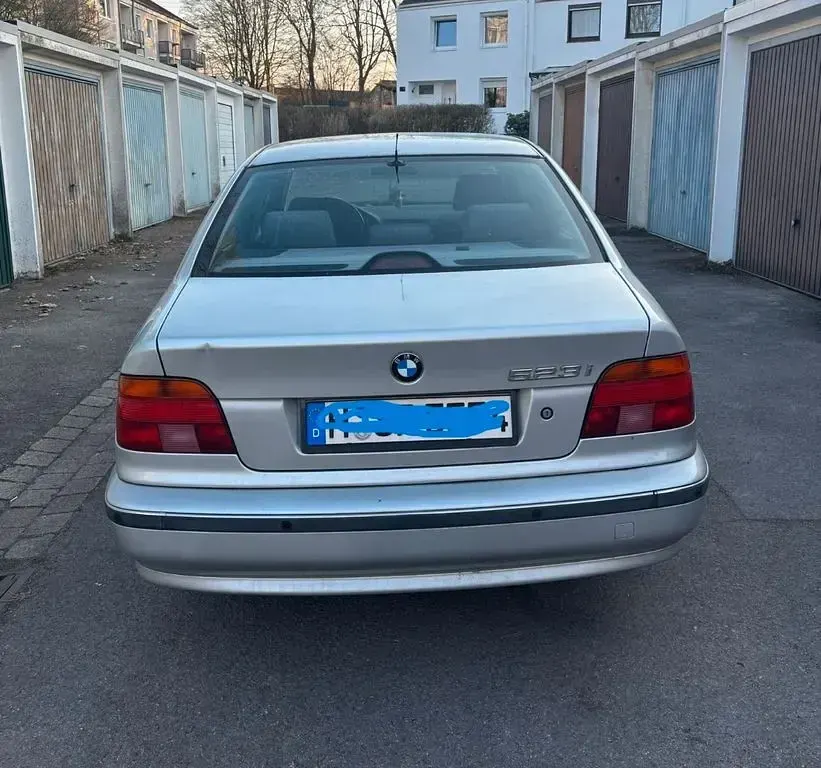 Gebraucht BMW 523 170 PS (125 kW) 2000 Grau Limousine