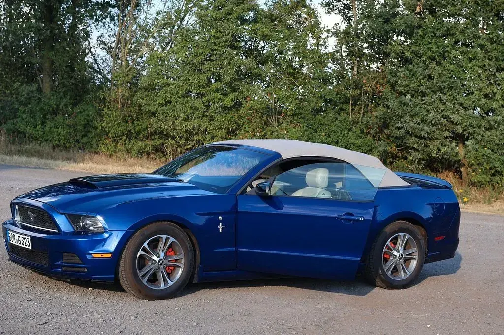 Gebraucht Ford Mustang 305 PS (224 kW) 2014 Blau Cabrio