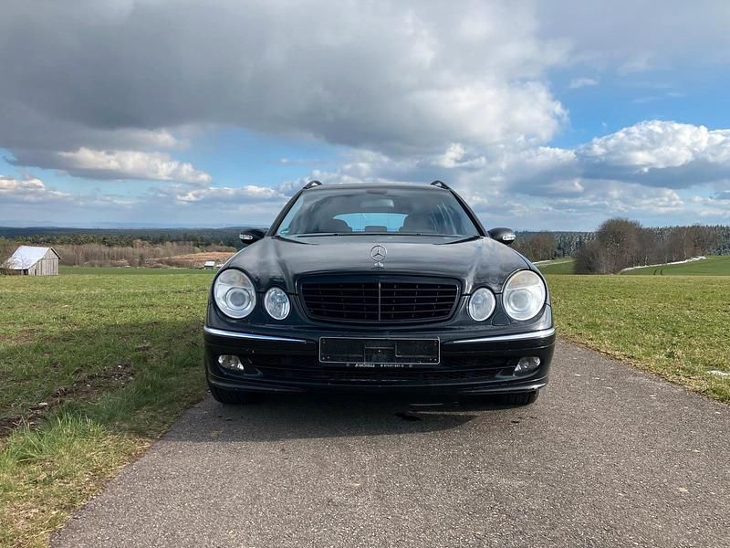 Gebraucht Mercedes E220 150 PS (110 kW) 2005 Schwarz Kombi