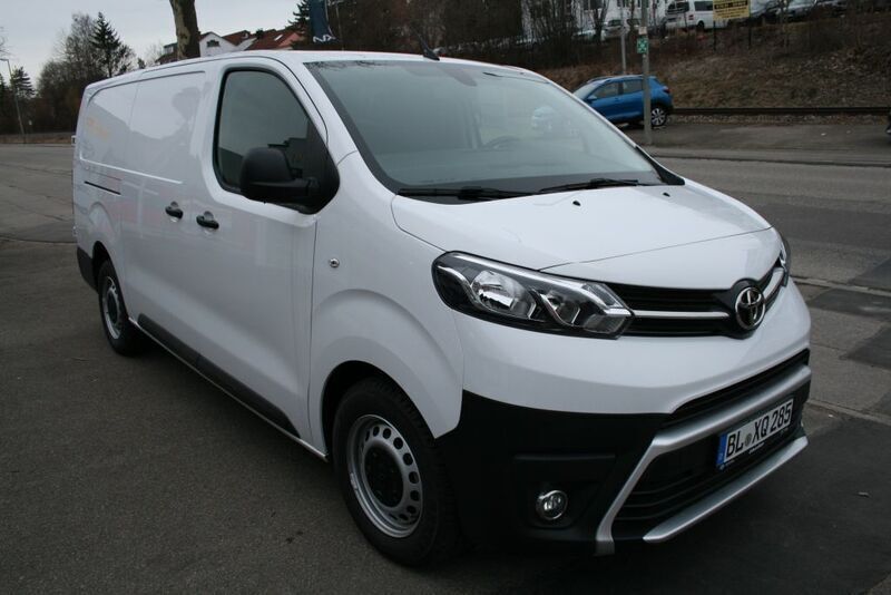 Gebraucht Toyota Proace 144 PS (105 kW) 2023 Weiss Van / Kleinbus