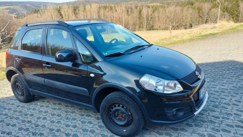 Schwarz Gebraucht 2012 Suzuki SX4 Club Limousine | 5.100 € (Fairer Preis) - Bild 1/4