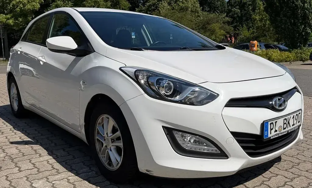 Gebraucht Hyundai i30 Edition 135 PS (99 kW) 2015 Weiß Limousine