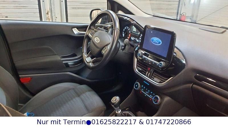 Gebraucht Ford Fiesta Titanium 101 PS (74 kW) 2017 Grau Limousine