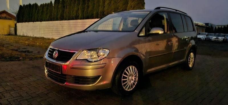 Grau Gebraucht 2008 VW Touran United Van / Kleinbus | 1.500 € (Superpreis) - Bild 1/4