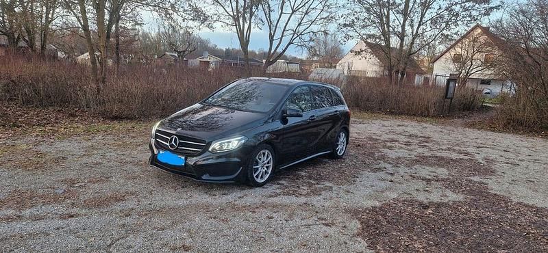 Schwarz Gebraucht 2018 Mercedes B220 Van / Kleinbus | 19.500 € (Fairer Preis) - Bild 1/4