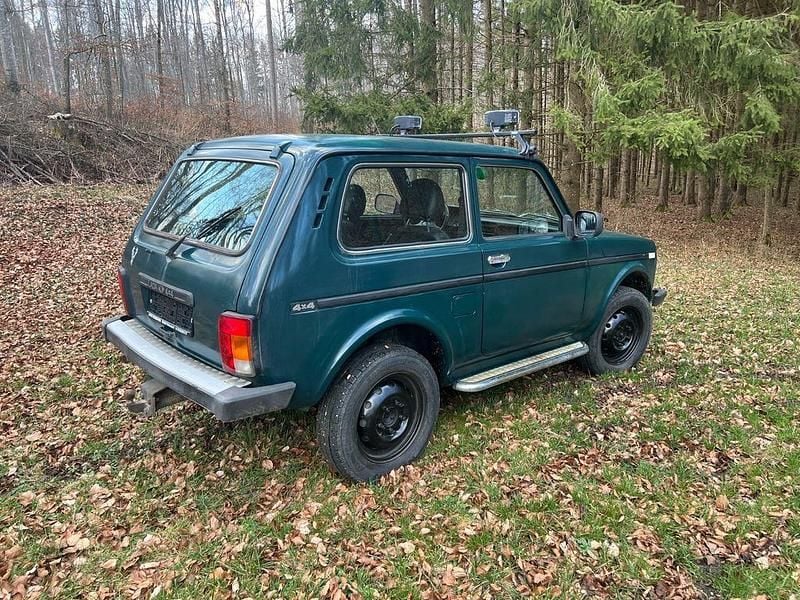 Gebraucht Lada niva 82 PS (60 kW) 2011 Grün SUV