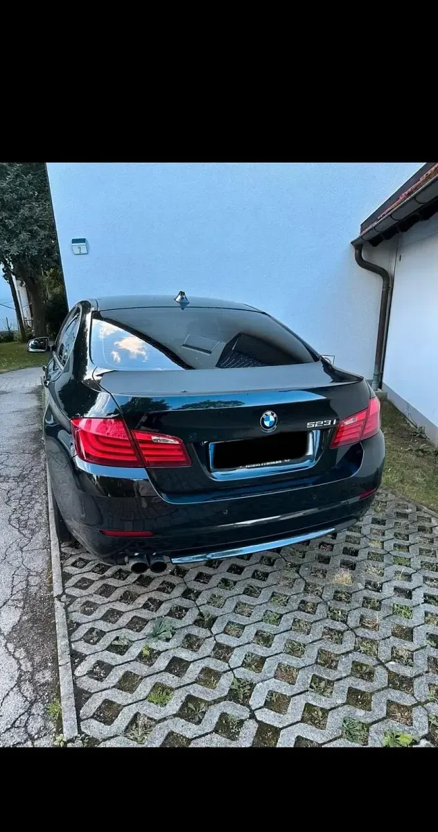 Gebraucht BMW 523 214 PS (157 kW) 2010 Schwarz Limousine