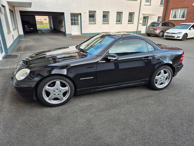 Second-hand Mercedes SLK200 163 CP (119 kW) 2002 Negru Cabrio