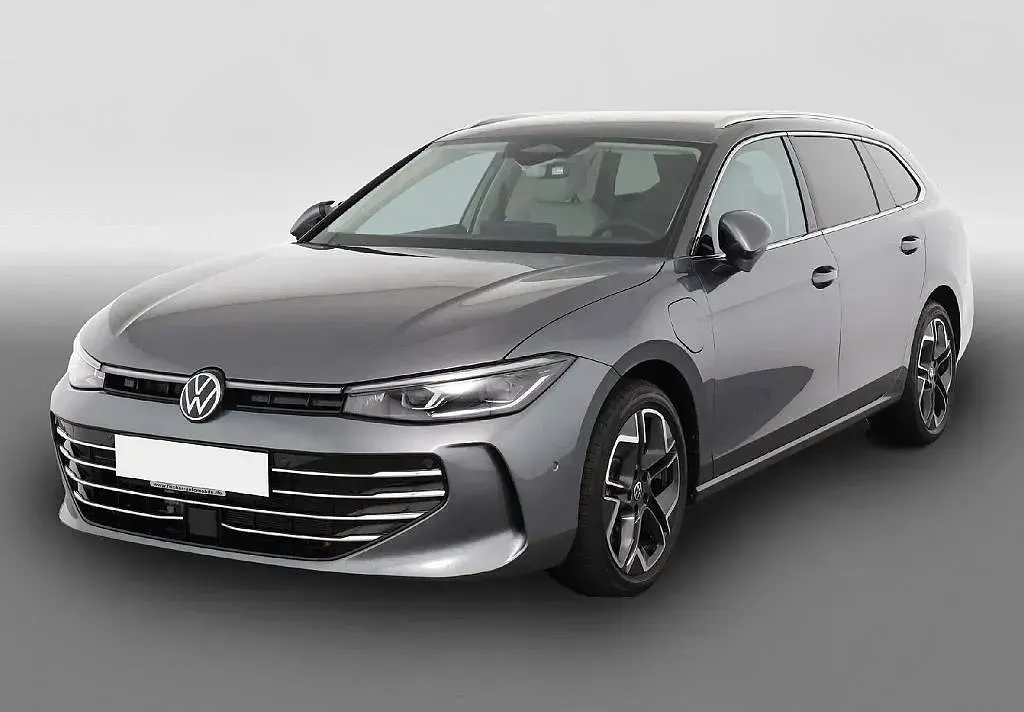 Usata VW Passat Elegance 272 CV (200 kW) 2025 Grigio Station wagon
