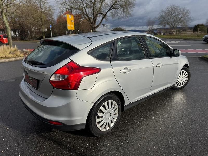 Gebraucht Ford Focus Trend 125 PS (91 kW) 2013 Silber Limousine