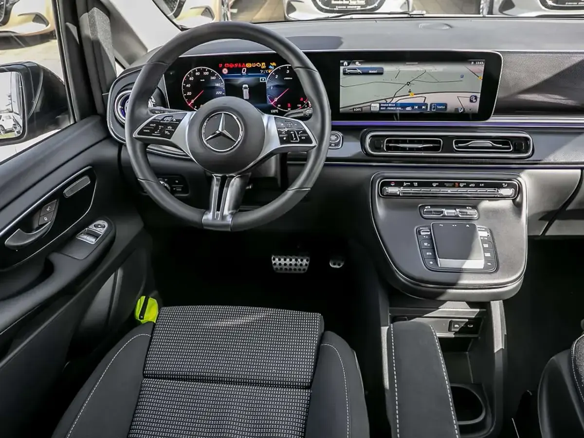 Gebraucht Mercedes V250 Style 190 PS (139 kW) 2025 Grau Van / Kleinbus
