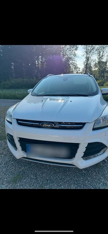 Weiß Gebraucht 2014 Ford Kuga Titanium SUV | 6.100 € (Fairer Preis) - Bild 1/4