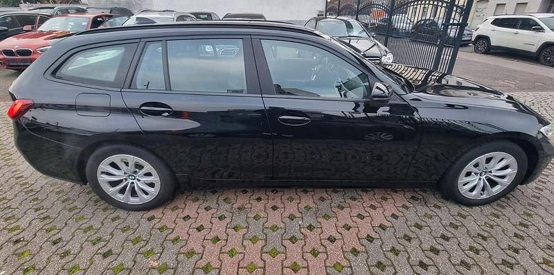 Gebraucht BMW 320 Advantage 190 PS (139 kW) 2021 Schwarz Kombi