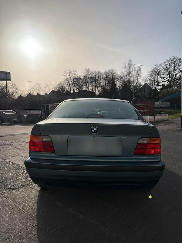 Gebraucht BMW 320 150 PS (110 kW) 1996 Grün Limousine