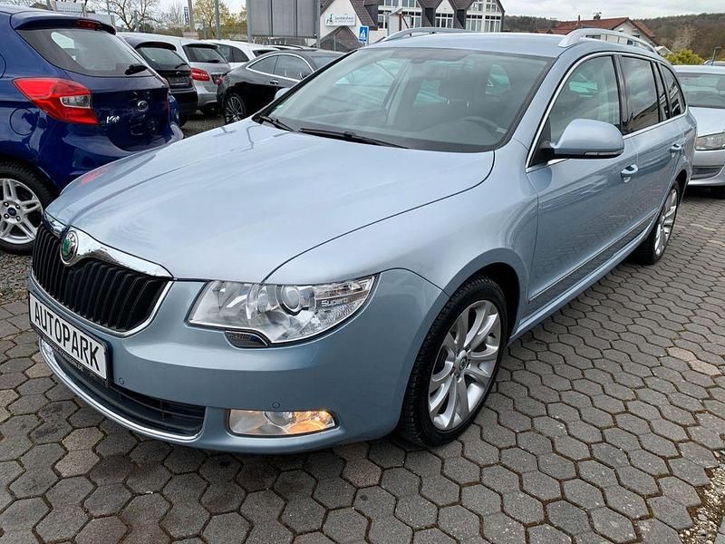 Gebraucht Skoda Superb Elegance 170 PS (125 kW) 2011 Blau Kombi