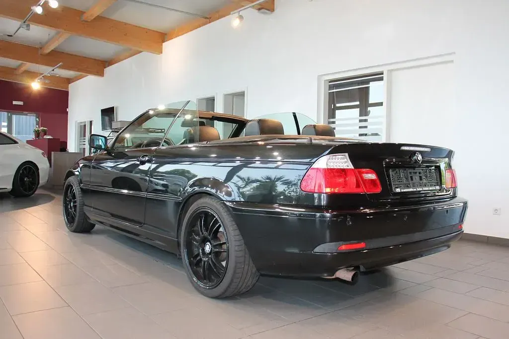 Gebraucht BMW 318 Cabriolet 143 PS (105 kW) 2004 Schwarz Cabrio