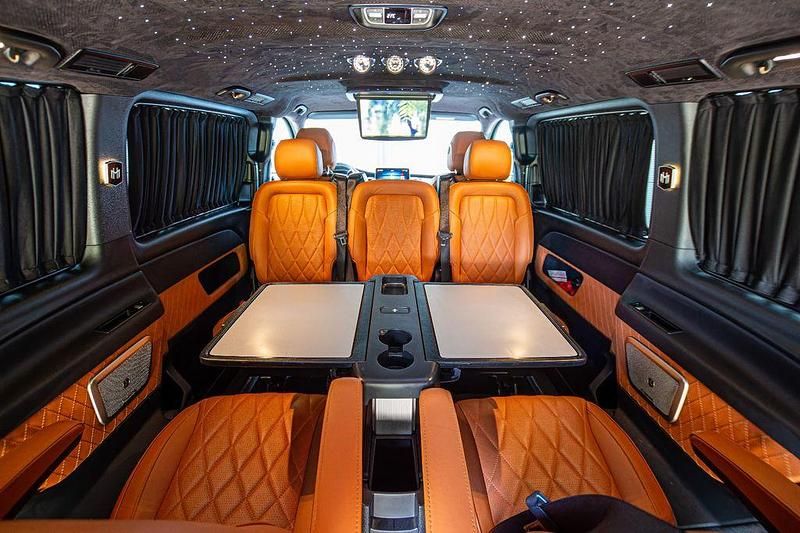 Schwarz Gebraucht 2020 Mercedes V300 Van / Kleinbus | 67.990 € - Bild 1/4