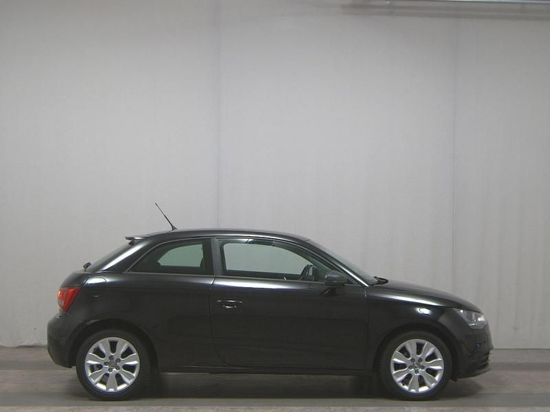 Brillantschwarz Gebraucht 2011 Audi A1 Attraction Kleinwagen | 4.950 € (Fairer Preis) - Bild 1/4