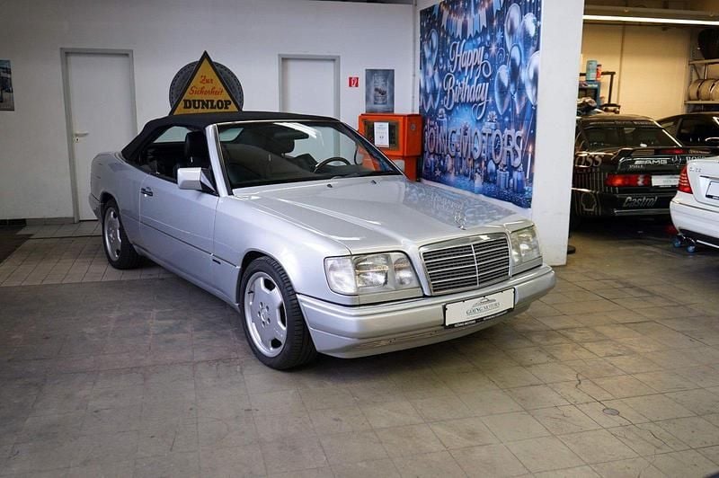 Gebraucht Mercedes E320 AMG 360 PS (264 kW) 1997 Silber Cabrio