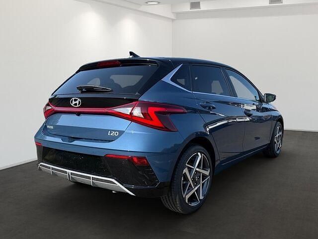 Neu Hyundai i20 Prime 101 PS (74 kW) 2025 Purple (vibrant blue/ phantom black /...) Limousine