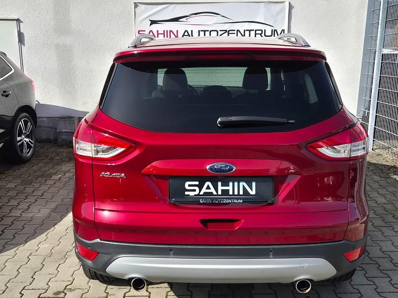 Gebraucht Ford Kuga 179 PS (131 kW) 2015 Rot SUV
