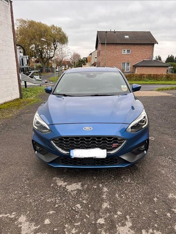 Blau Gebraucht 2020 Ford Focus ST Limousine | 20.500 € (Guter Preis) - Bild 1/4