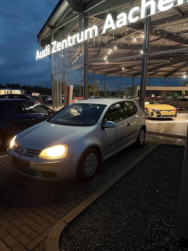 Gebraucht VW Golf 115 PS (84 kW) 2004 Silber Coupé