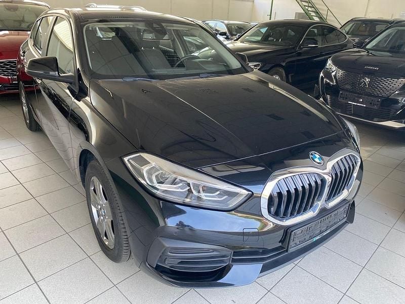 Schwarz Gebraucht 2022 BMW 118 Advantage Kleinwagen | 20.790 € (Fairer Preis) - Bild 1/4