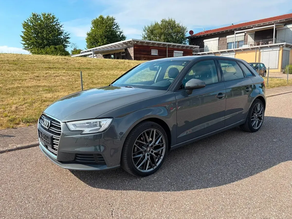 Gebraucht Audi A3 150 PS (110 kW) 2017 Grau Limousine