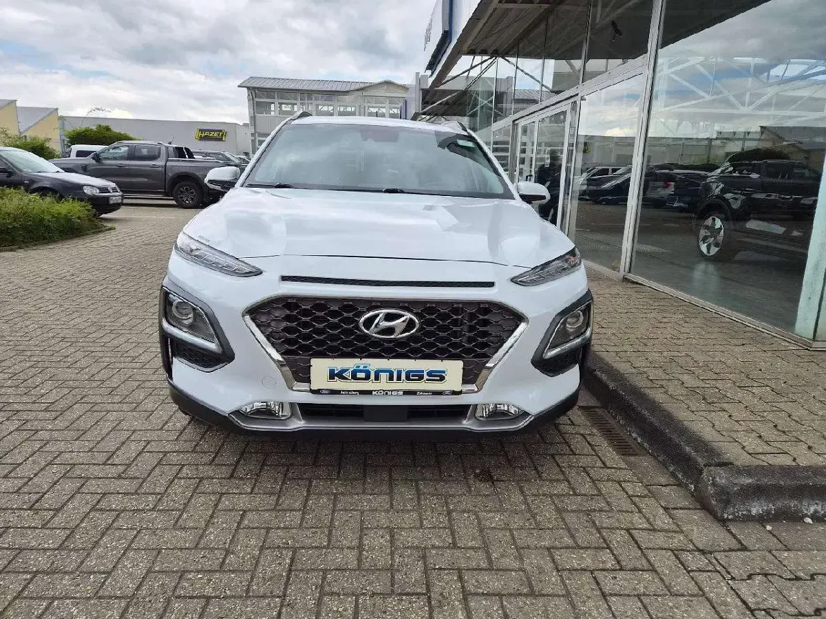 Gebraucht Hyundai Kona Premium 177 PS (130 kW) 2018 Chalk white / met SUV