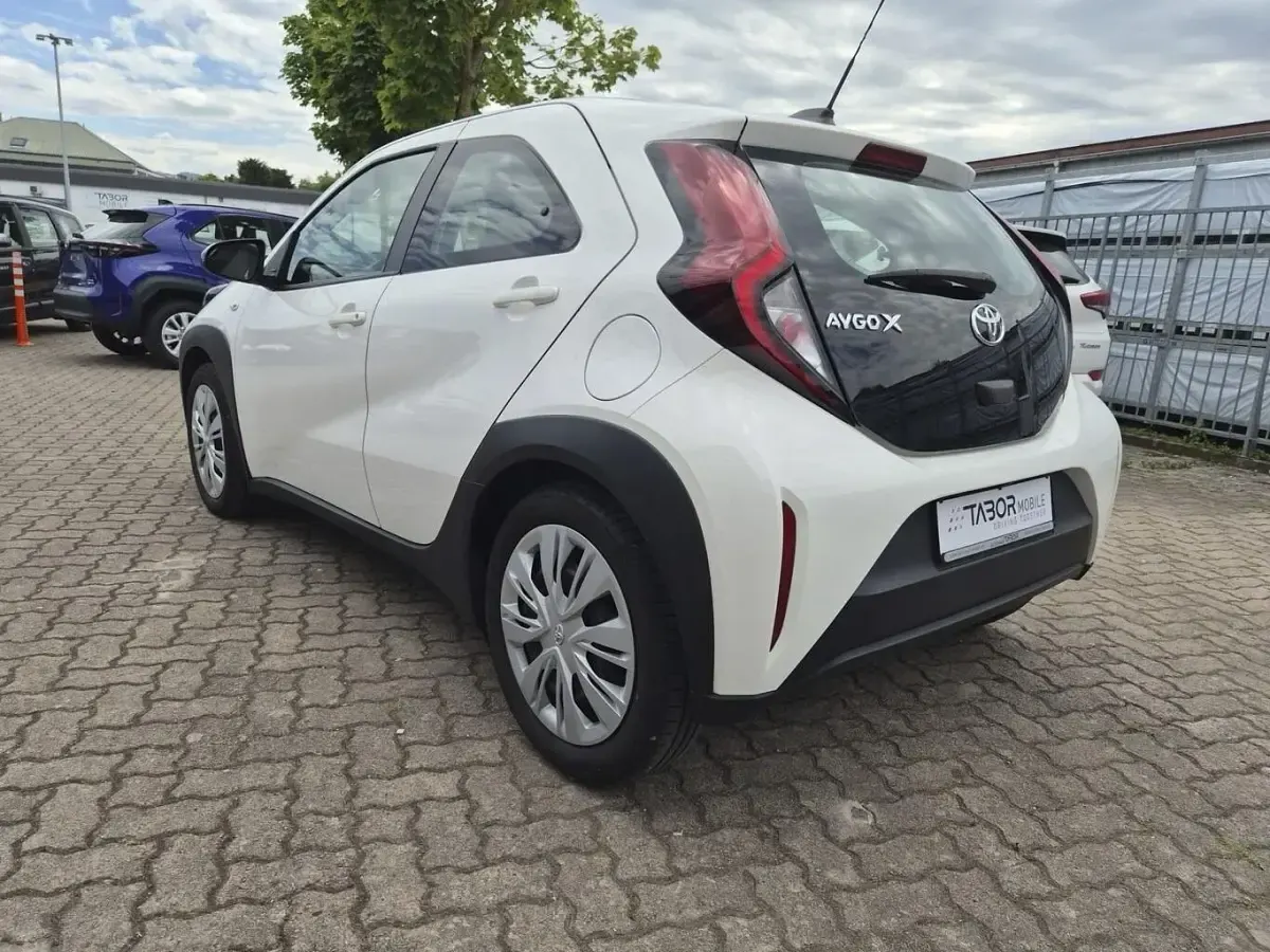 Gebraucht Toyota Aygo X 72 PS (52 kW) 2023 Schneeweiß SUV