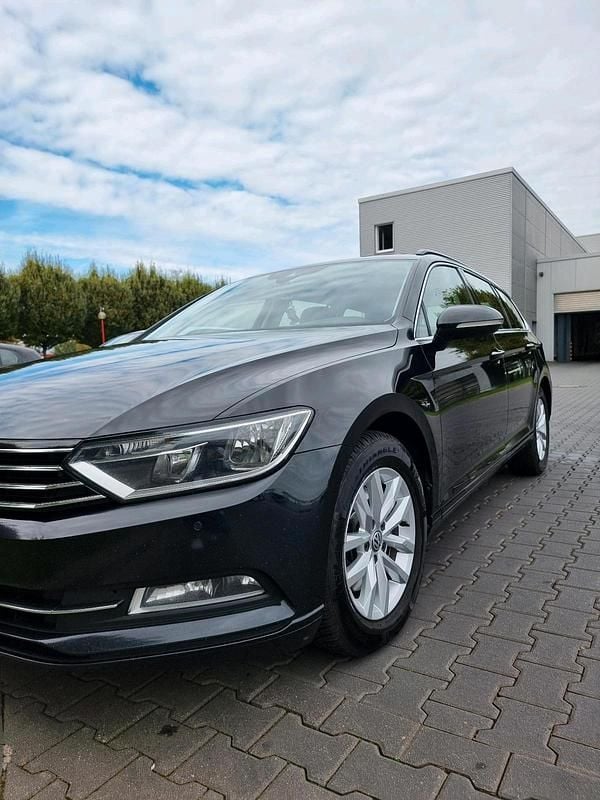 Gebraucht VW Passat Comfortline 150 PS (110 kW) 2017 Schwarz Kombi