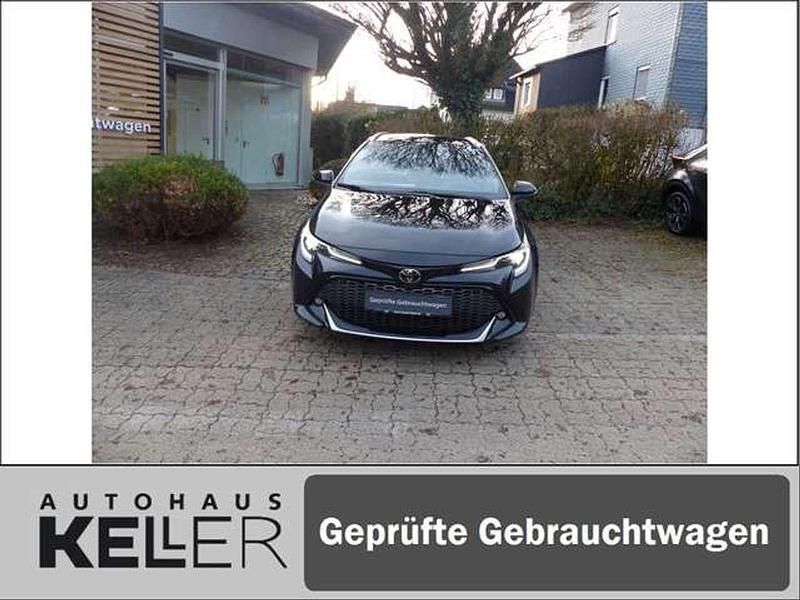 Gebraucht Toyota Corolla Plus 184 PS (135 kW) 2020 Mysticschwarz mica Kombi