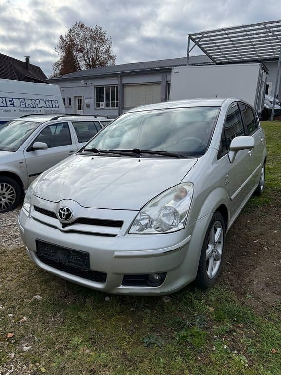 Silber Gebraucht 2006 Toyota Corolla Verso Executive Van / Kleinbus | 2.200 € (Superpreis) - Bild 1/4
