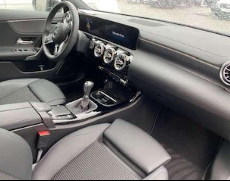 Gebraucht Mercedes CLA180 136 PS (100 kW) 2021 Schwarz Limousine