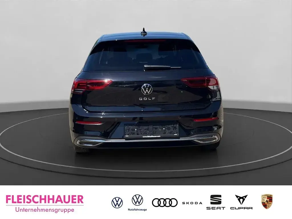 Second-hand VW Golf VIII Move 116 CP (85 kW) 2023 Negru Berlinǎ