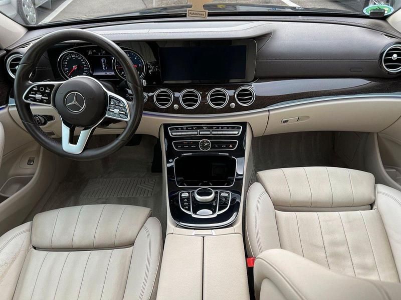 Gebraucht Mercedes E220 194 PS (142 kW) 2019 Schwarz Limousine