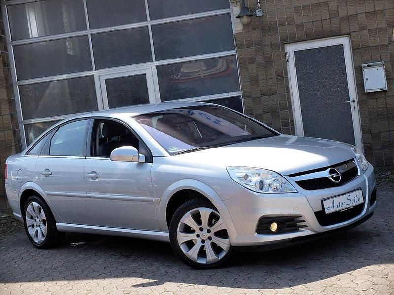 Silber Gebraucht 2007 Opel Vectra Edition+ Limousine | 5.990 € (Teuer) - Bild 1/4