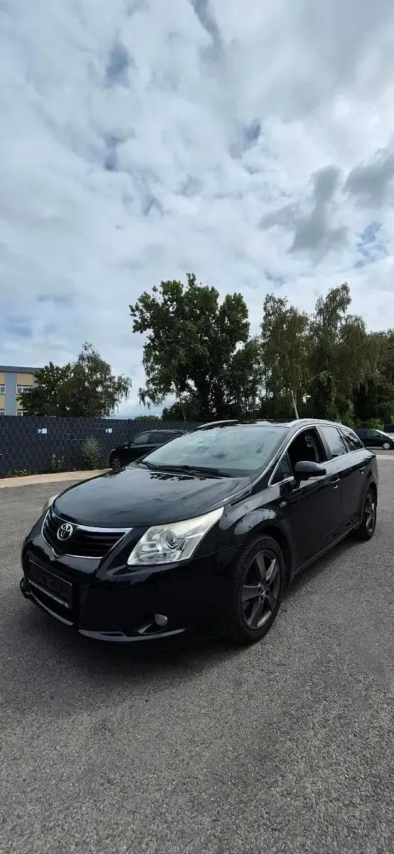 Gebraucht Toyota Avensis 150 PS (110 kW) 2011 Schwarz Kombi