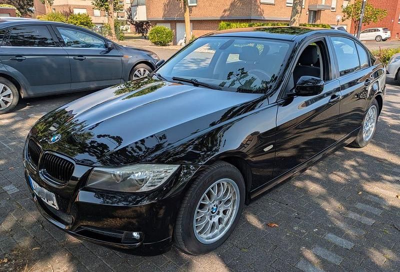 Schwarz Gebraucht 2010 BMW 318 Shadowline Limousine | 5.200 € (Superpreis) - Bild 1/4