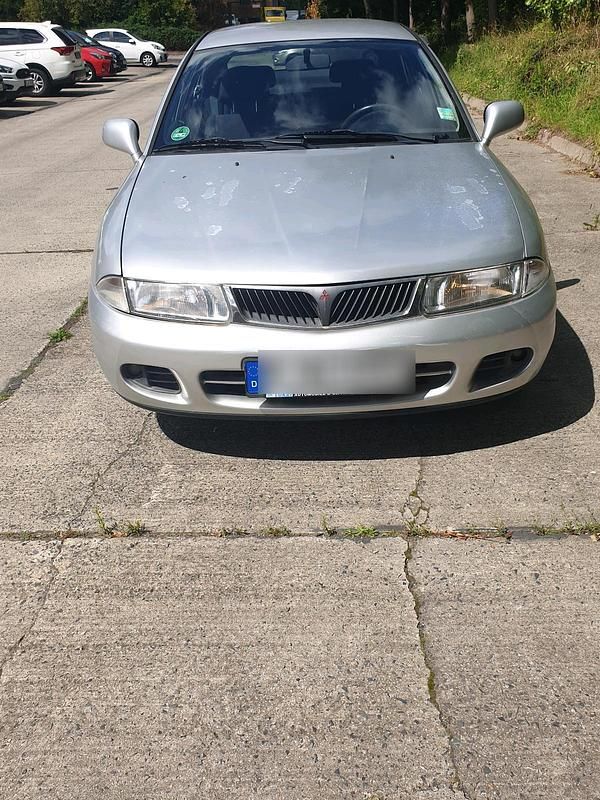 Silber Gebraucht 1999 Mitsubishi Carisma Limousine | 1.850 € (Fairer Preis) - Bild 1/4