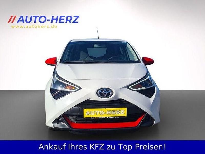 Gebraucht Toyota Aygo 72 PS (52 kW) 2019 Weiß Kleinwagen