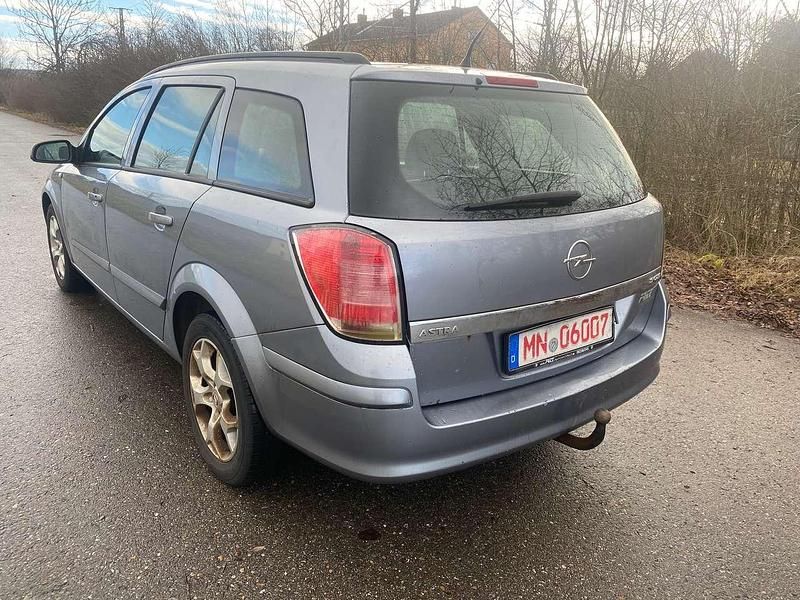 Usata Opel Astra Edition 101 CV (74 kW) 2006 Argento Station wagon