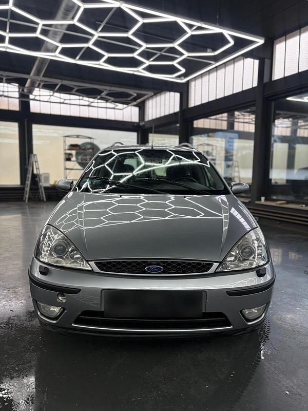 Gebraucht Ford Focus Ghia 114 PS (83 kW) 2003 Silber Kombi