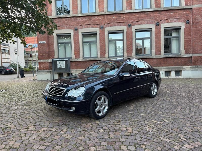 Blau Gebraucht 2001 Mercedes C320 Avantgarde Limousine | 6.900 € - Bild 1/4
