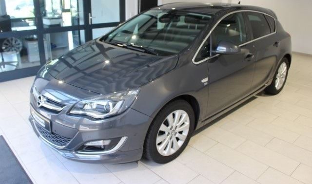 Grau metallic Gebraucht 2014 Opel Astra Exklusiv Limousine | 16.950 € - Bild 1/4